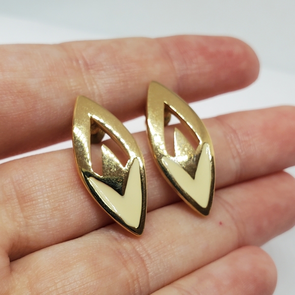 Vintage 80s Trifari Gold Tone Cream Enamel Marquise Stud Earrings